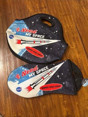 NASA Kennedy Space Center “I Need My Space” Neoprene Lunch Bag Pot Holder Set
